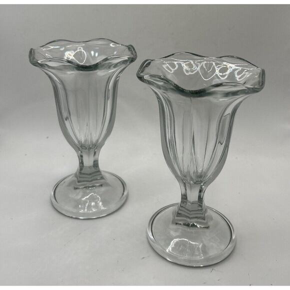 Set of 2 new vintage glass ice cream sundae glasses 6” Tall - Picture 2 of 6